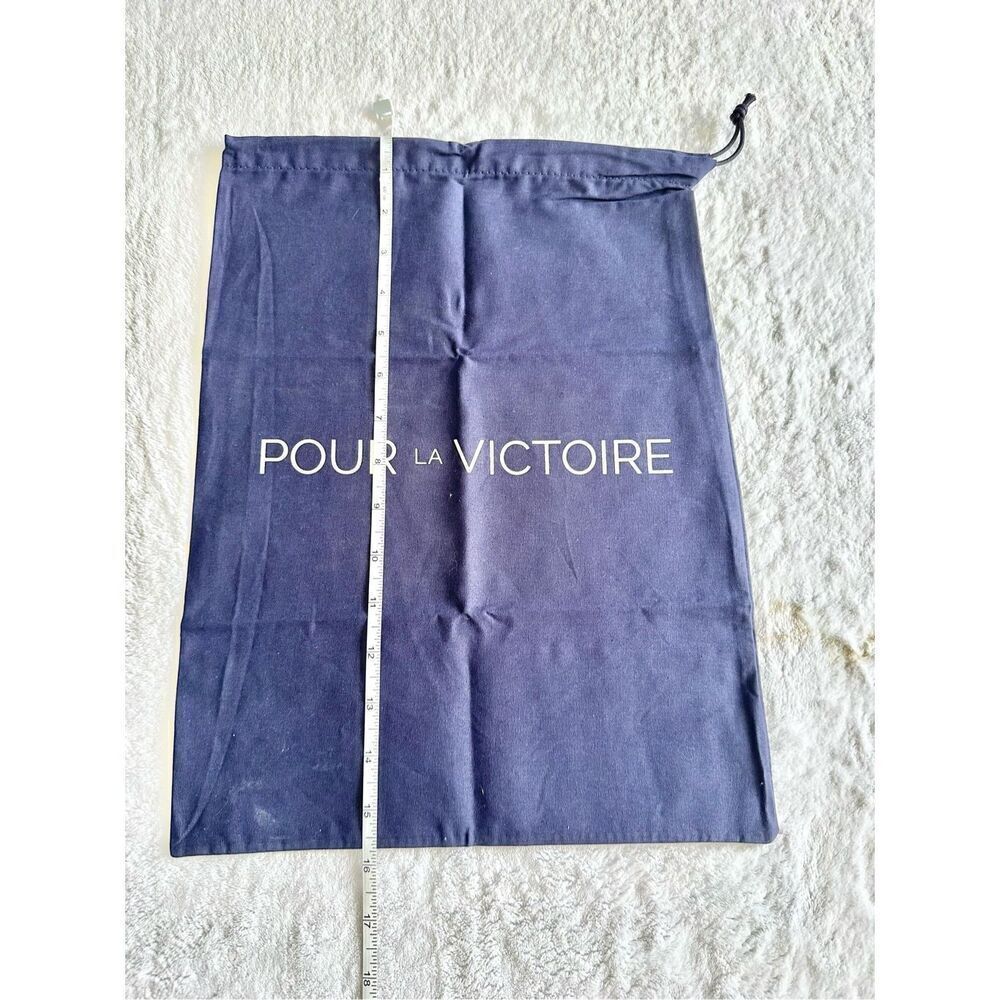 POUR LA VICTOIRE dust bag